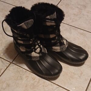 Women's Black and Gray Winter Boots